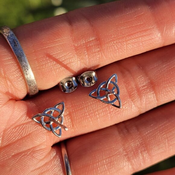 Irish triquetra Celtic knot 925 sterling silver studs earrings - Picture 7 of 13